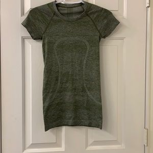 Lululemon swiftly T-shirt
